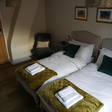 The Fox And Hounds Hotel Whittlebury Bagian luar foto