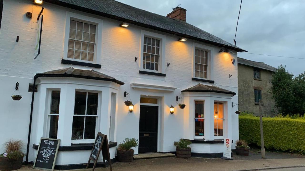 The Fox And Hounds Hotel Whittlebury Bagian luar foto