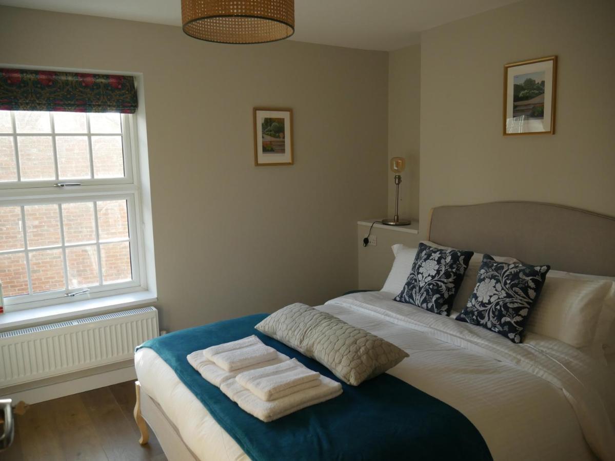 The Fox And Hounds Hotel Whittlebury Bagian luar foto