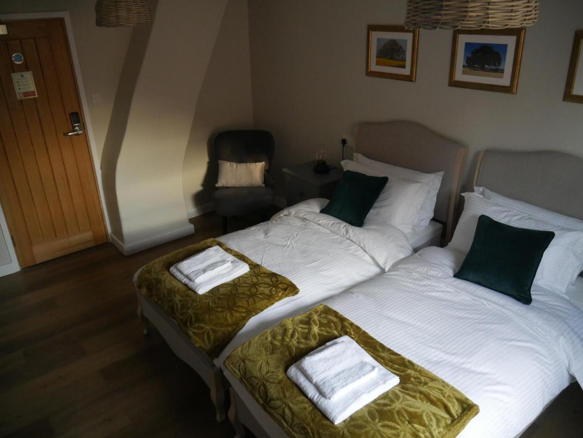 The Fox And Hounds Hotel Whittlebury Bagian luar foto